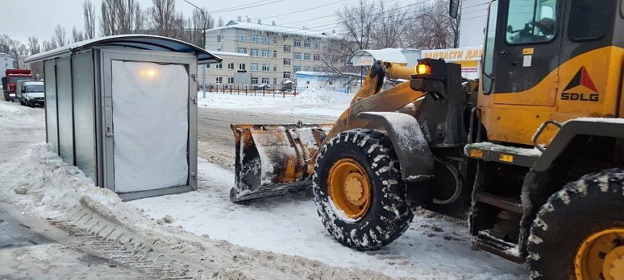На дорогах Саратовской области израсходовали почти пять тысяч тонн песко-соляной смеси