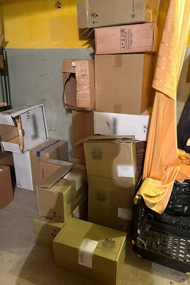 У саратовца в гараже нашли почти 34 тысячи пачек сигарет