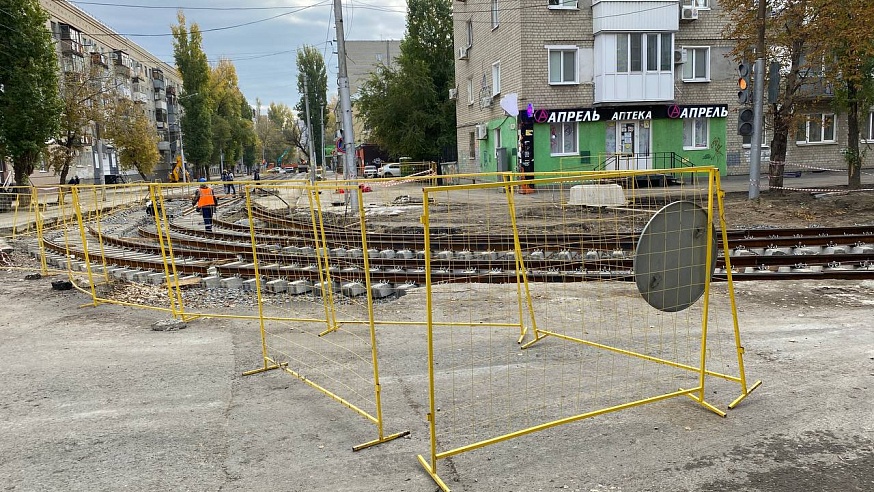 Свободный перекресток: на некоторых участках оставили старые рельсы и асфальт