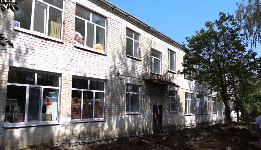 Впервые за 50 лет: в Лысых Горах заканчивают капремонт детсада "Березка"