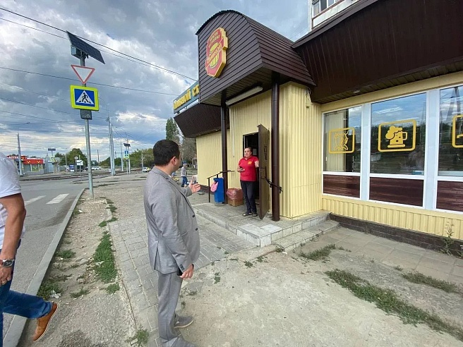 Саратовские предприниматели не содержат территорию у магазинов в надлежащем виде