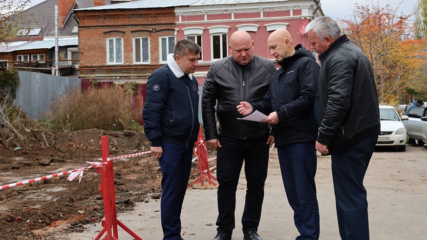 В центре Саратова строят альтернативные бесплатные парковки