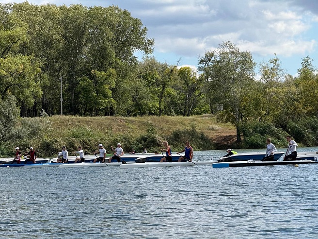 В Энгельсе проходит Первенство России по гребле на байдарках и каноэ