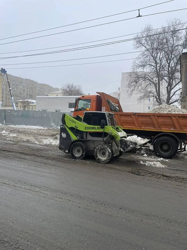 За сутки Саратов очистили от 12 тысяч кубометров снега