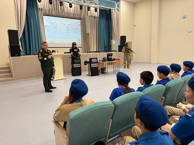 Саратовским школьникам рассказали о службе в военной полиции
