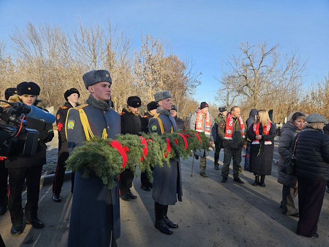 В Саратове установили памятник двум Героям Советского Союза