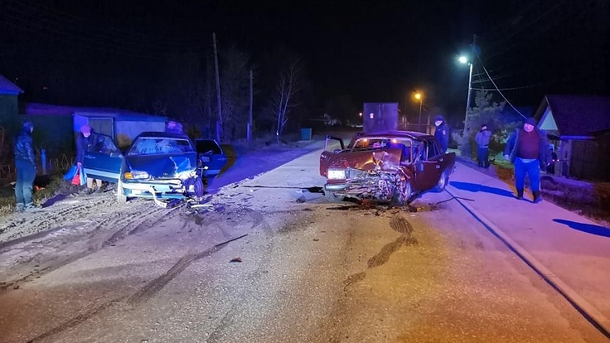 В Озинках разбились водитель с пассажиром
