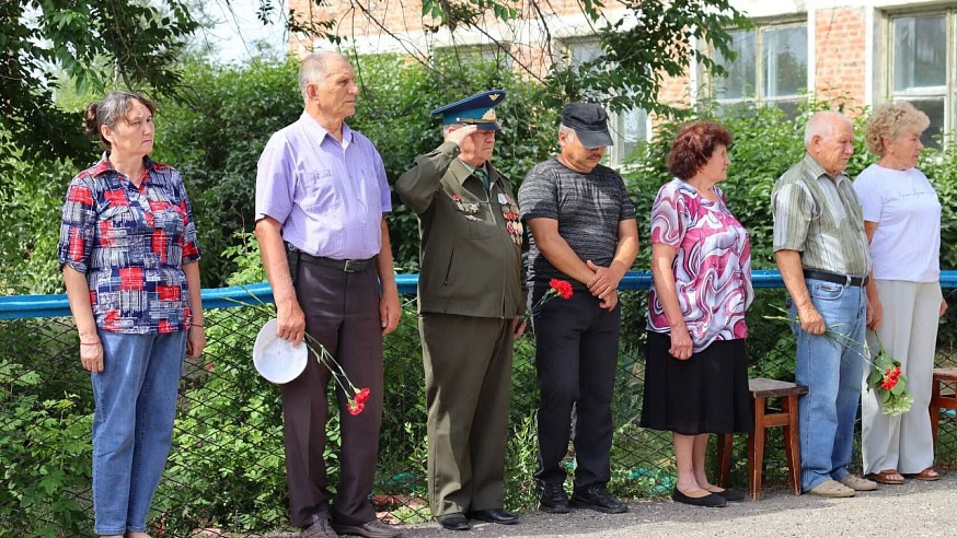 В школе Озинского района открыли мемориальную доску погибшему участнику СВО