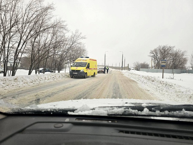 В Саратове младшеклассник попал под колеса иномарки в Ленинском районе