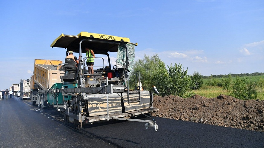До конца года в Саратовской области отремонтируют 700 километров региональных дорог