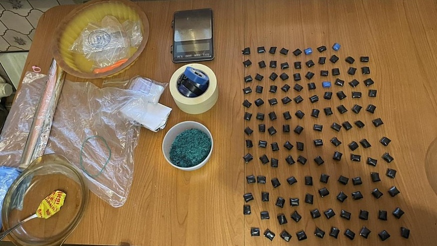 В Гагаринском районе у сбытчика наркотиков изъяли почти 2 килограмма синтетики