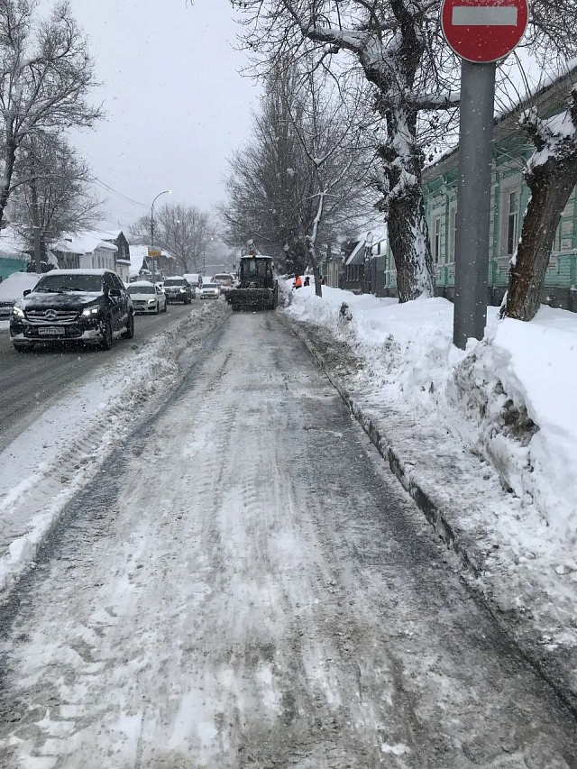 Саратовские дороги расчищали более 400 единиц техники