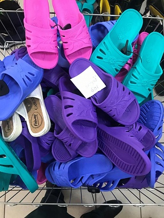 В одном из магазинов Саратова обнаружено 110 пар немаркированной обуви