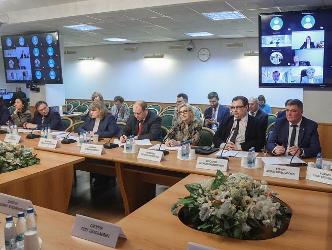 Ректор Саратовского медуниверситета Андрей Еремин выступил на экспертных слушаниях Комитета Госдумы по науке и высшему образованию