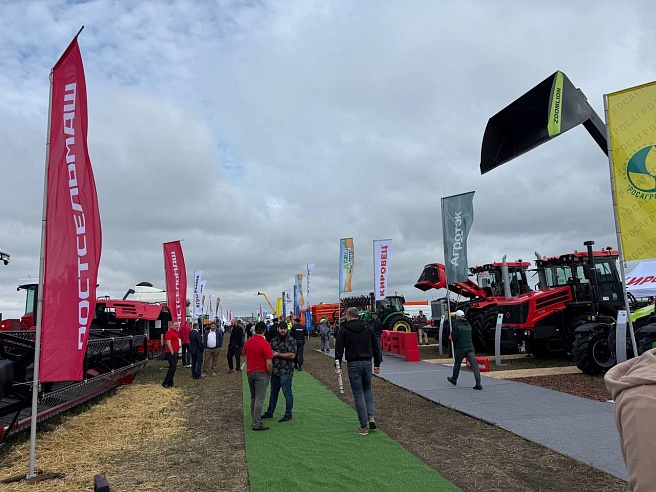 На "Дне поля" в Саратове прошла выставка сельскохозяйственной техники