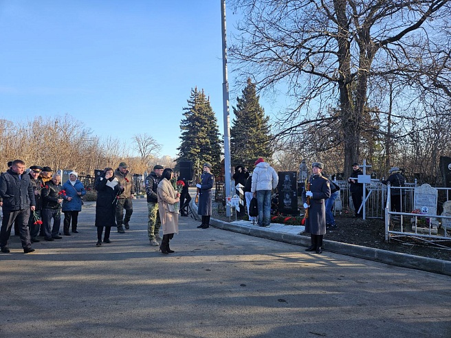 В Саратове установили памятник двум Героям Советского Союза