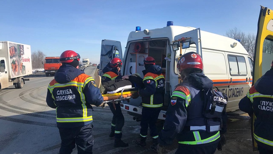 Саратовские спасатели, полицейские, медики и пожарные оказали помощь "пострадавшим" в ДТП