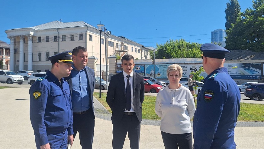 Мэр и прокурор Саратова обнаружили неисправные системы автополива
