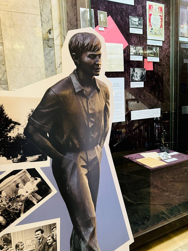 Выставка в честь 90-летия Олега Табакова стала хитом в краеведческом музее