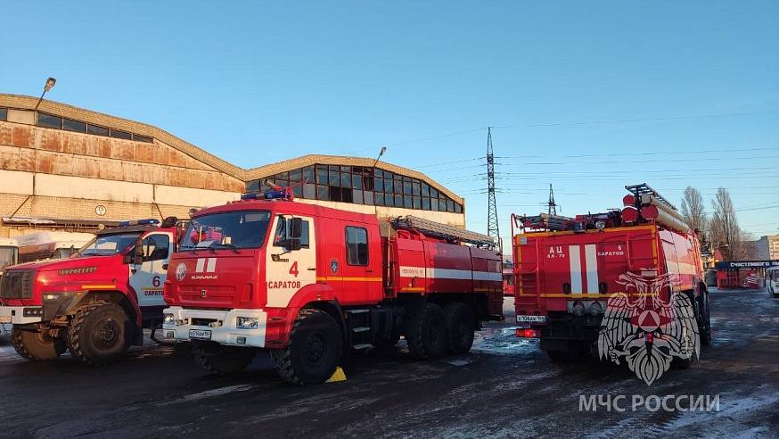 В Саратове из-за пожара в автобусном парке эвакуировали 12 человек