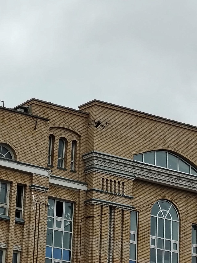 В Саратове рядом с СГУ заметили дрон и пожарные машины