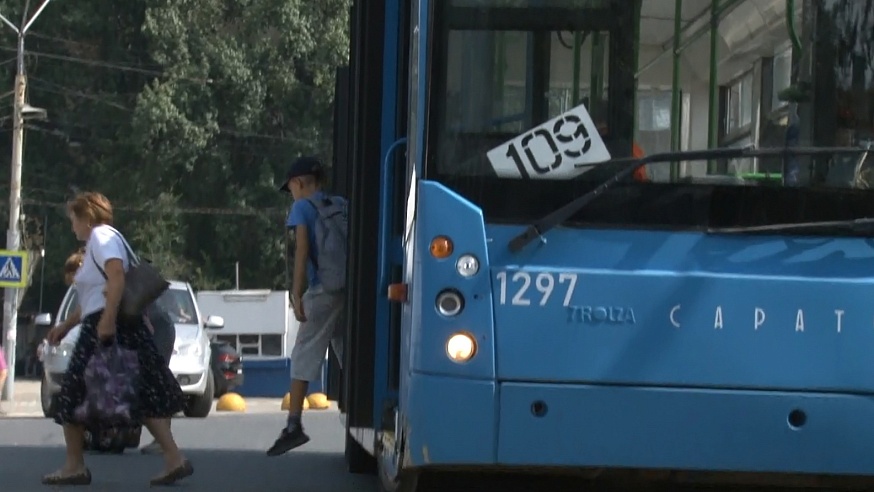 В жару в саратовских автобусах рассчитывать можно только на открытые окна