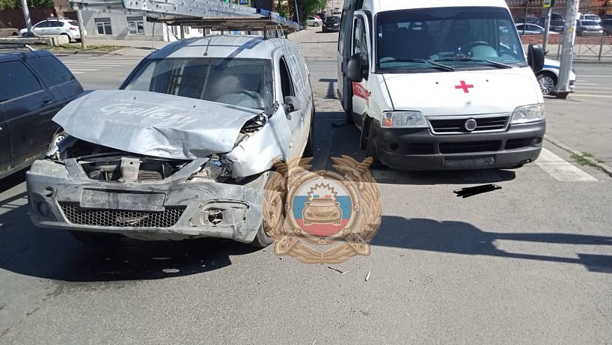 В Саратове при столкновении двух автомобилей пострадали 2 человека