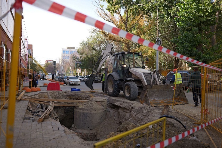 Бусаргин проконтролировал ход реконструкции сложных участков водоканала в Саратове