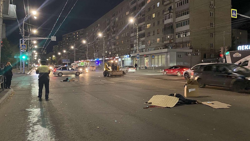 В Саратове неизвестный водитель сбил насмерть двух пешеходов и скрылся