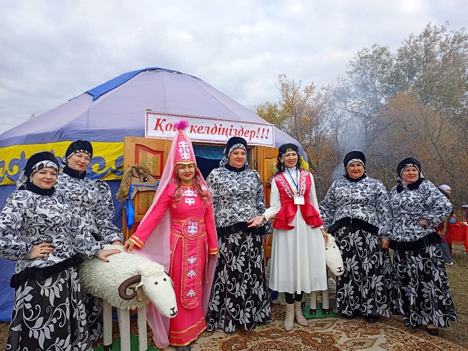 От казахской юрты до таджикского дастархана: новоузенский фестиваль стал мостом между народами