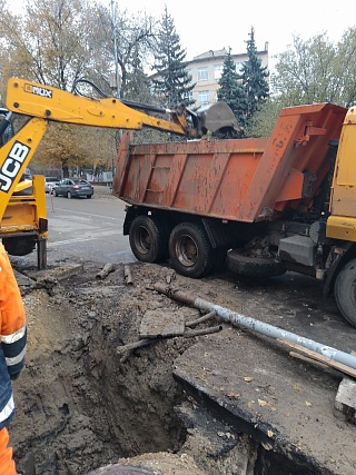 Коммунальные службы Саратова намерены устранить за сутки 23 повреждения на водопроводных сетях