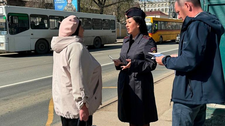 Сотрудники ГИБДД, общественники и студенты провели рейд по профилактике мошенничества