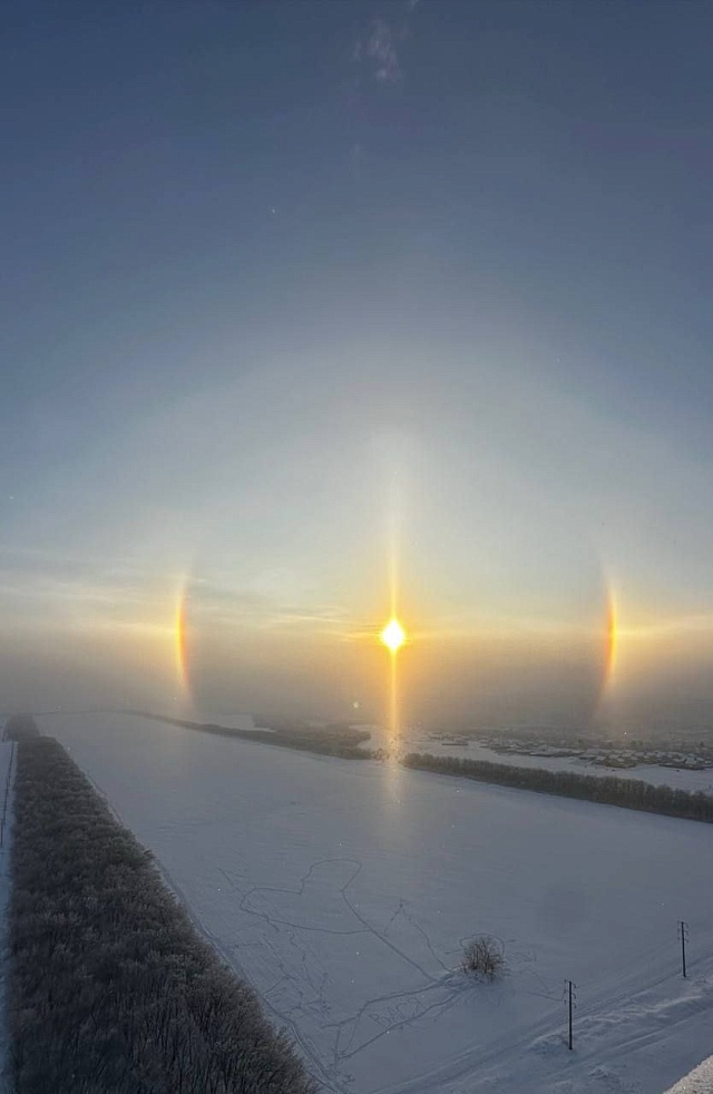 Из-за морозов над Саратовской областью появилось гало с радужными пятнами