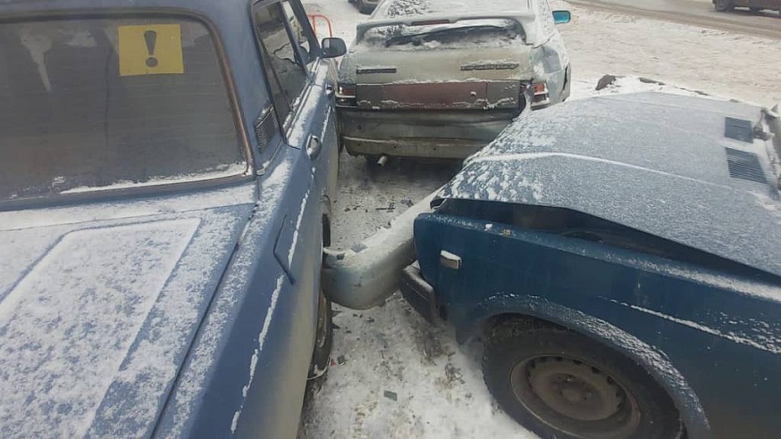 В Саратове в массовой аварии с участием трех машин пострадала женщина-пешеход