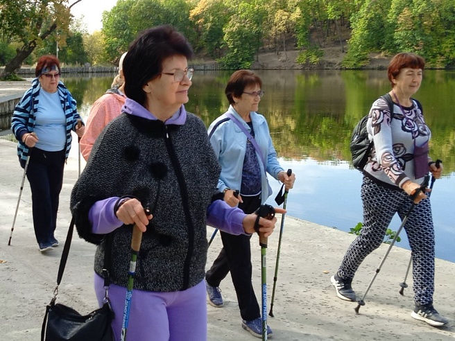 Саратовские пенсионеры научились новой технике декорирования