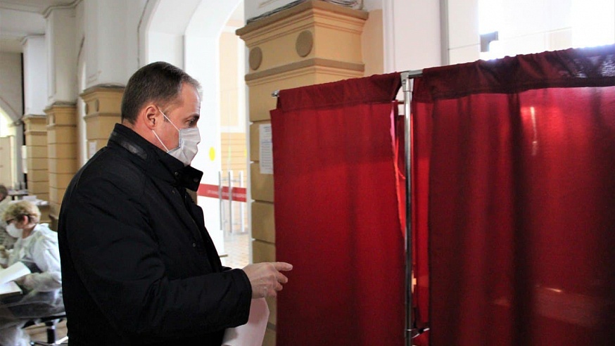 Выборы-2021: Игорь Комаров принял участие в голосовании