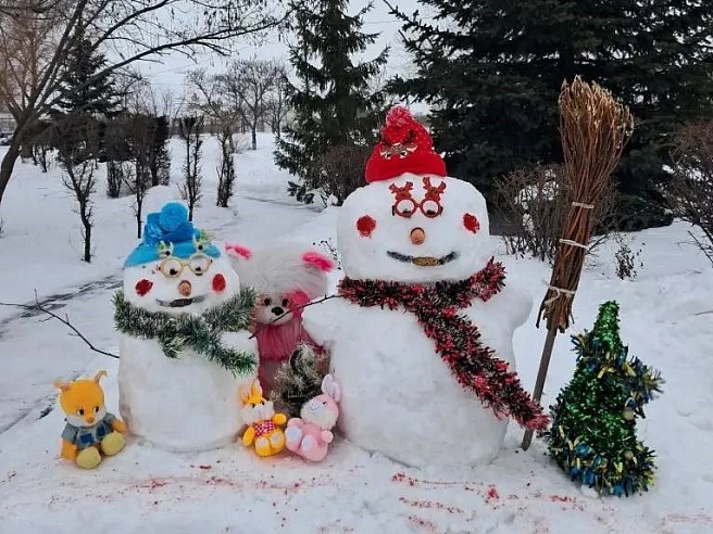 На территориях социозащитных учреждений Саратовской области появились снежные арт-объекты