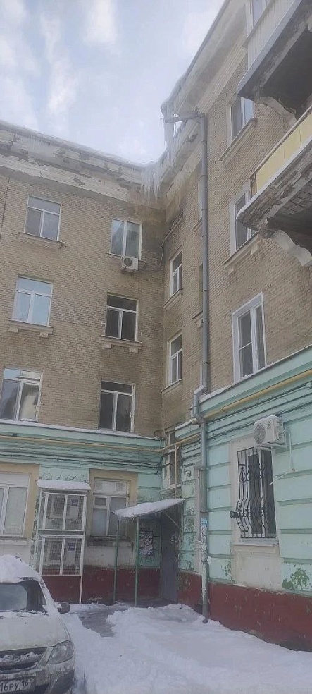 Четыре управляющие компании в Саратове проигнорировали уборку снега