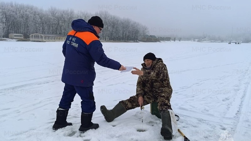 Саратовцев предупредили о штрафе за выход на лед
