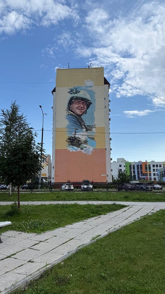 В Саратове завершается создание мурала в честь Героя России Александра Аксёнова