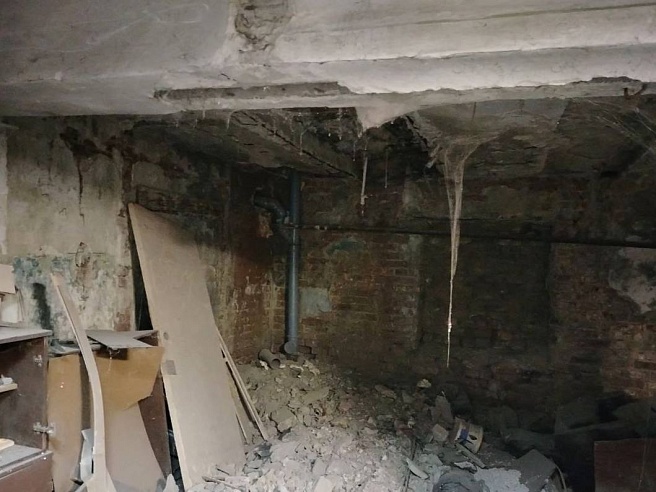 Возбуждено уголовное дело после обрушения конструкций в подвале дома на Лунной