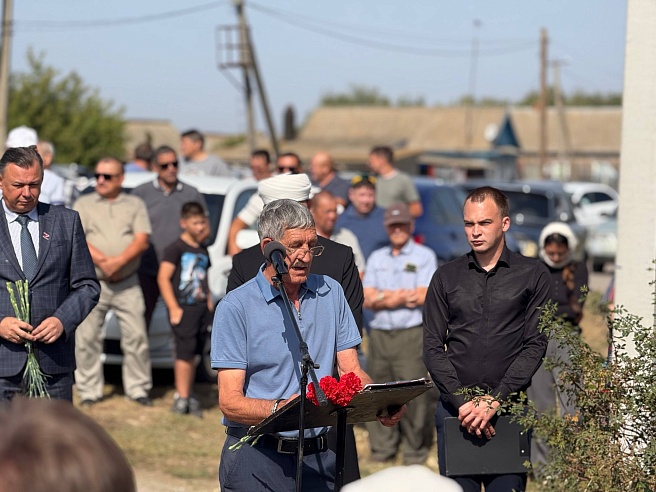 Краснокутский район простился с Ренатом Букумбаевым, награжденным посмертно орденом Мужества