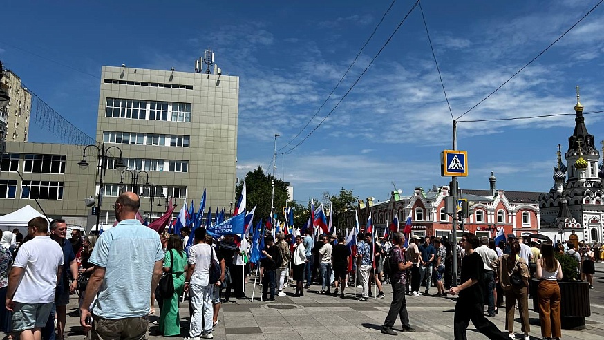 Около четырех тысяч саратовцев пришли на митинг, посвященный Дню России