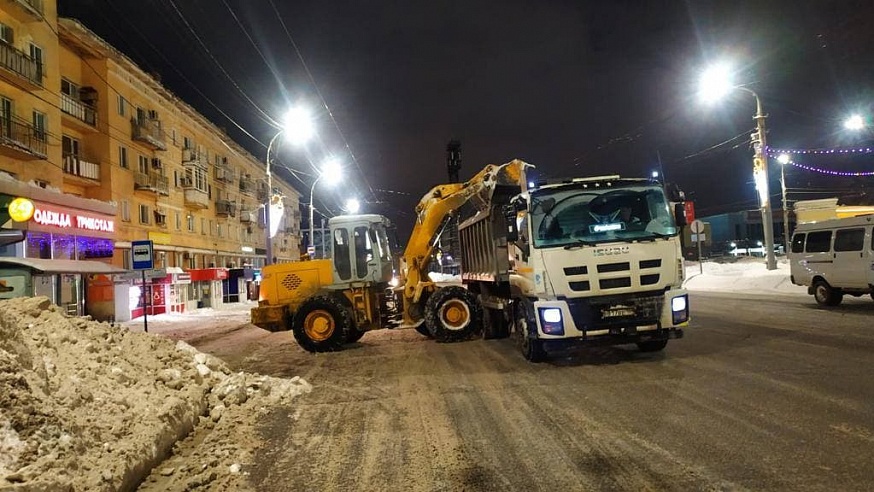 Саратов будут очищать от снега более пяти тысяч дворников