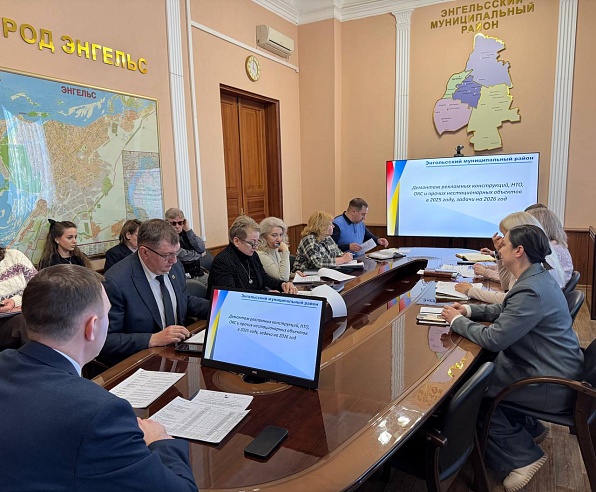 В Энгельсе продолжают очищать улицы от "визуального шума"