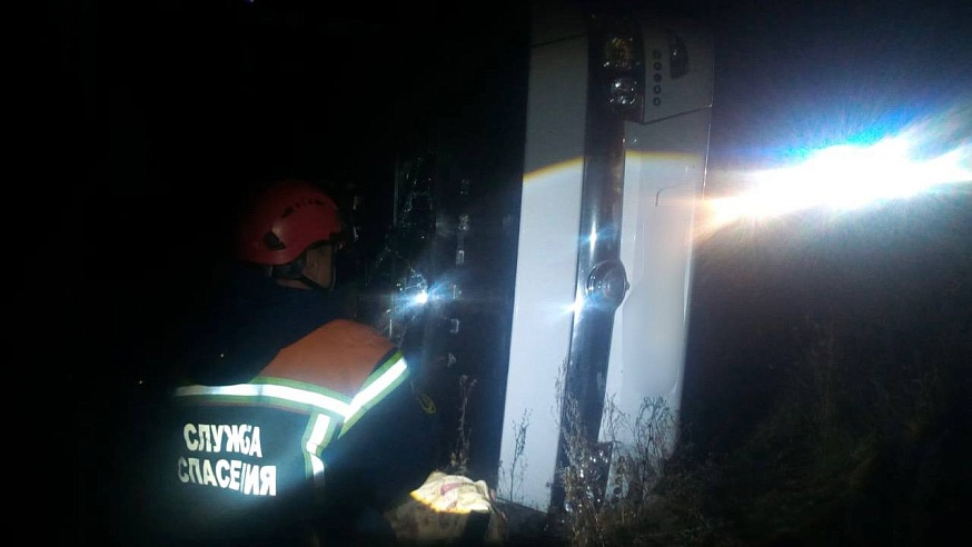 Под Саратовом перевернулся автобус, есть пострадавшие