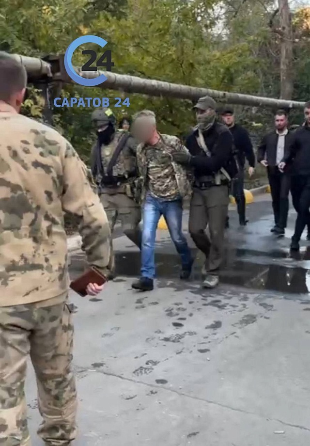 В центре Саратова из-за пожара в многоэтажке эвакуировали 11 человек