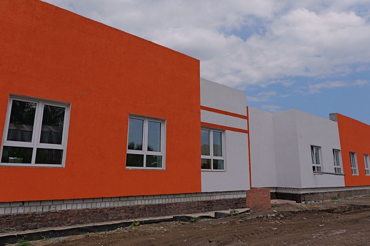 Более 50% строительных работ завершено в новой детской поликлинике в микрорайоне Звезда