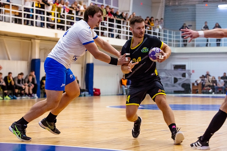 Саратовские гандболисты сыграли с чемпионом