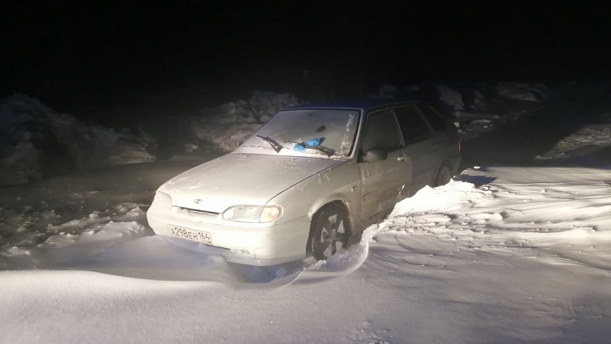 В Саратовской области четыре машины скорой застряли на дорогах из-за снежных заносов